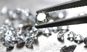 Brilliant,Cut,Diamond,Held,By,Tweezers
