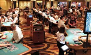 Las,Vegas,,Usa,-,April,14,,2014:,People,Visit,Caesar's