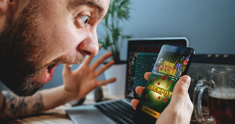a DraftKings casino customer hit a record $22.4 million iGaming progressive jackpot.