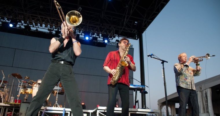 Best-selling artists Kenny G and Chicago will take the stage at Soaring Eagle Casino's Entertainment Hall in November.